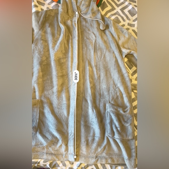 🌸 NWOT Fuzzy Robe - Picture 6 of 7